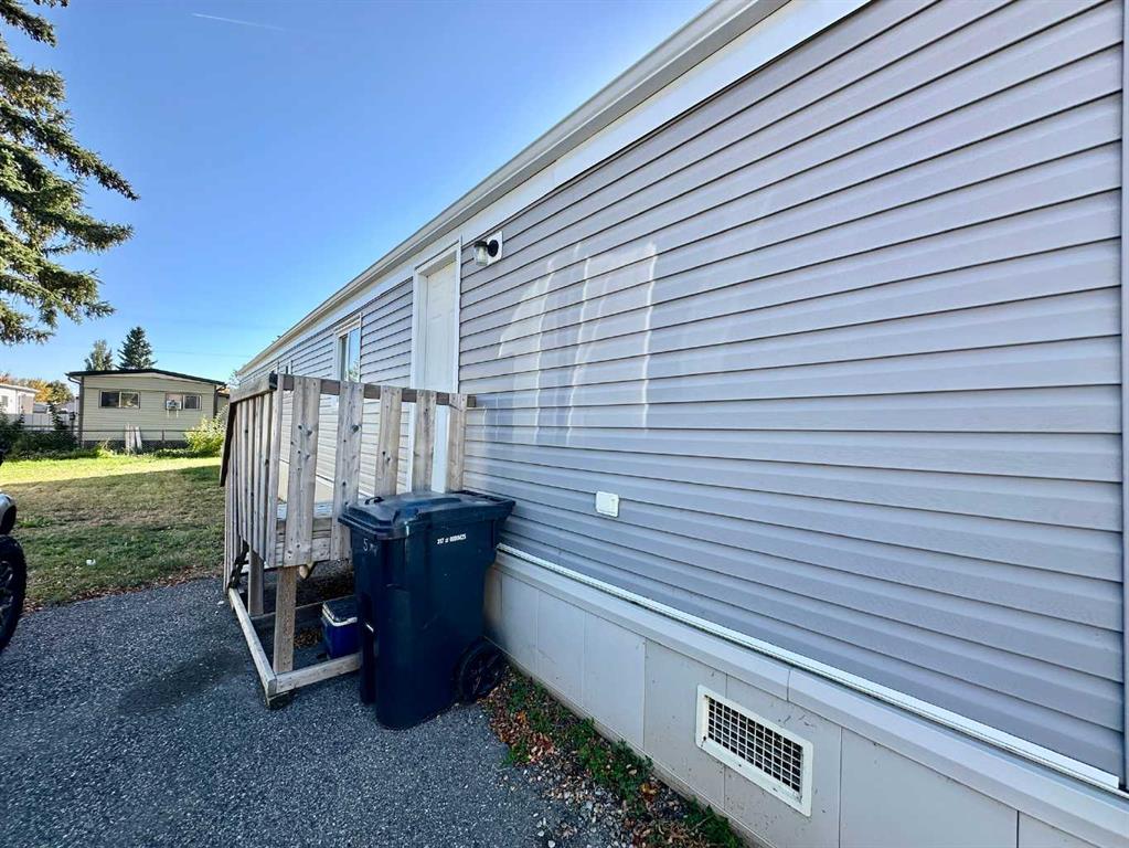 Picture for 5, 5301 2 Street 