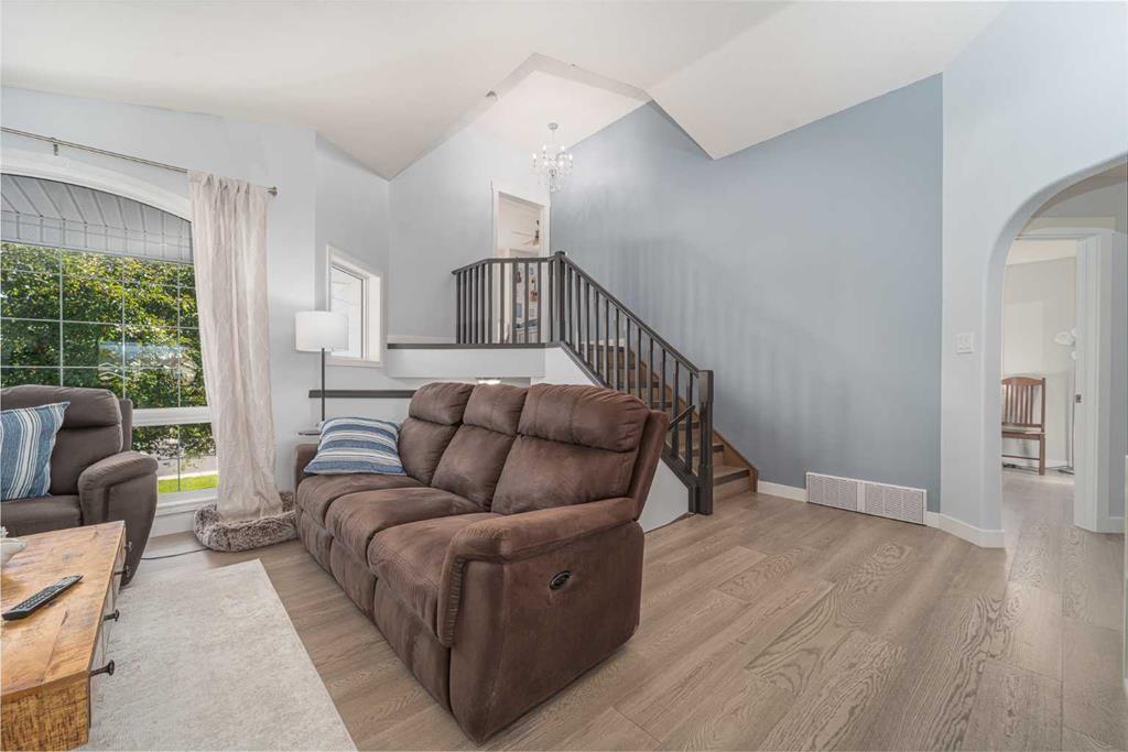 Picture for 14 Heritage Circle W https://www.cirrealty.ca/reb/ldar/9/A2266549_14.jpg