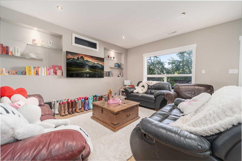 Picture for 14 Heritage Circle W https://www.cirrealty.ca/reb/ldar/9/A2266549_38.jpg