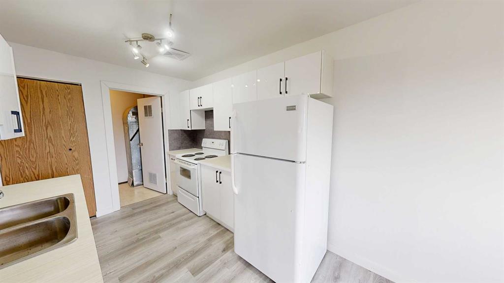 Picture for 40, 5 Acadia Road W