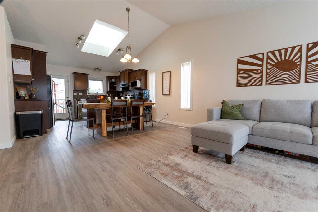 Picture for 148 Coalbanks Boulevard W