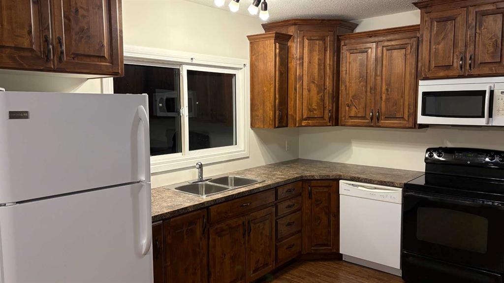 Picture for 608 2 Street W