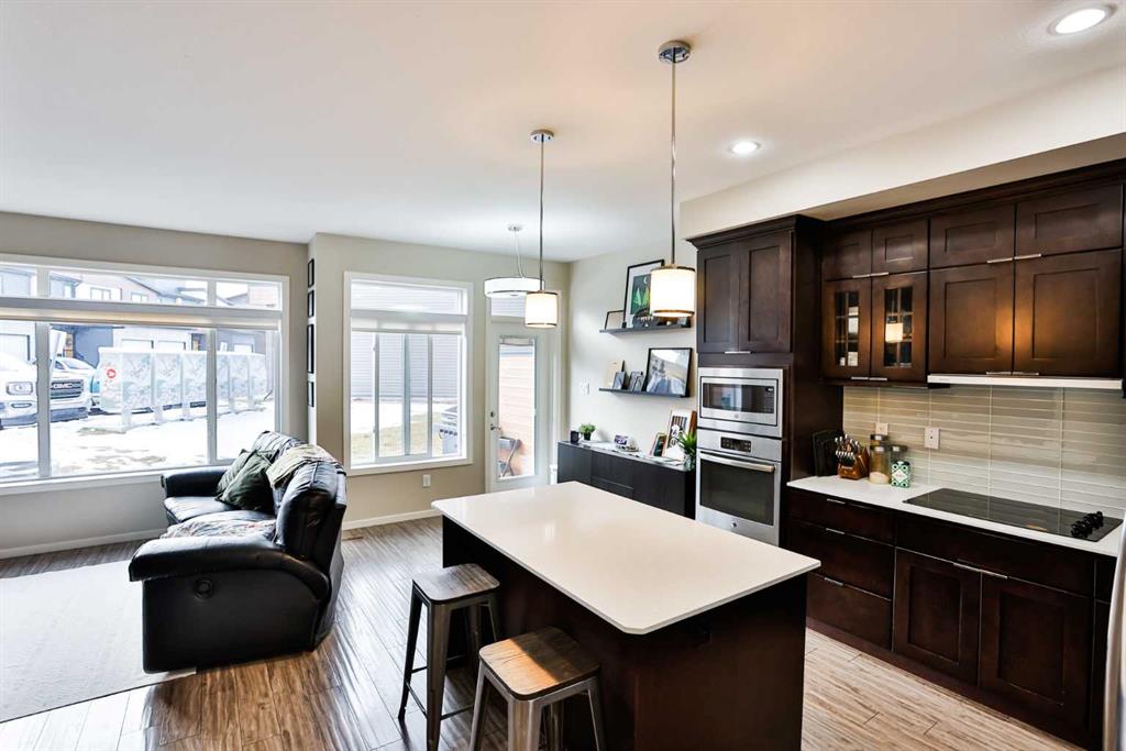 Picture for 2, 426 Highlands Boulevard W