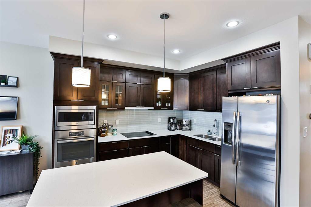 Picture for 2, 426 Highlands Boulevard W