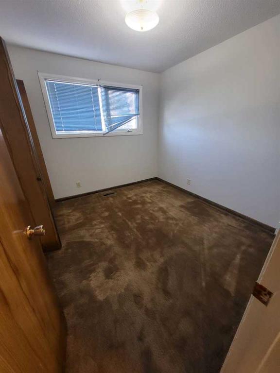 Picture for 1714 St Andrew Road N