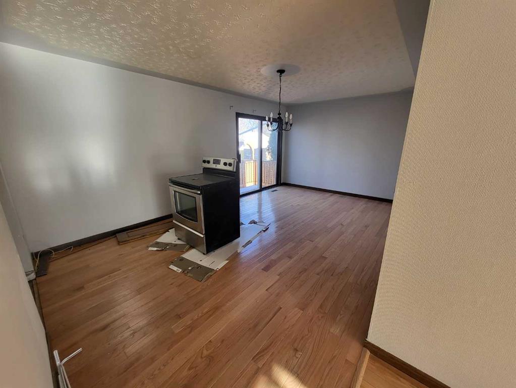 Picture for 1714 St Andrew Road N