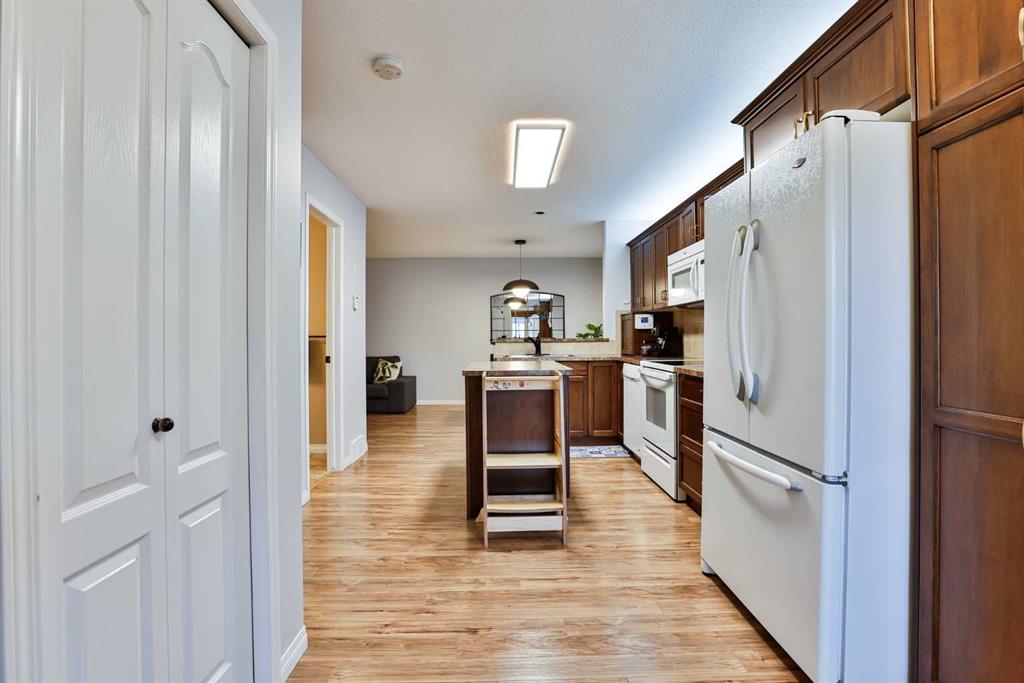 Picture for 4, 641 12A Street N