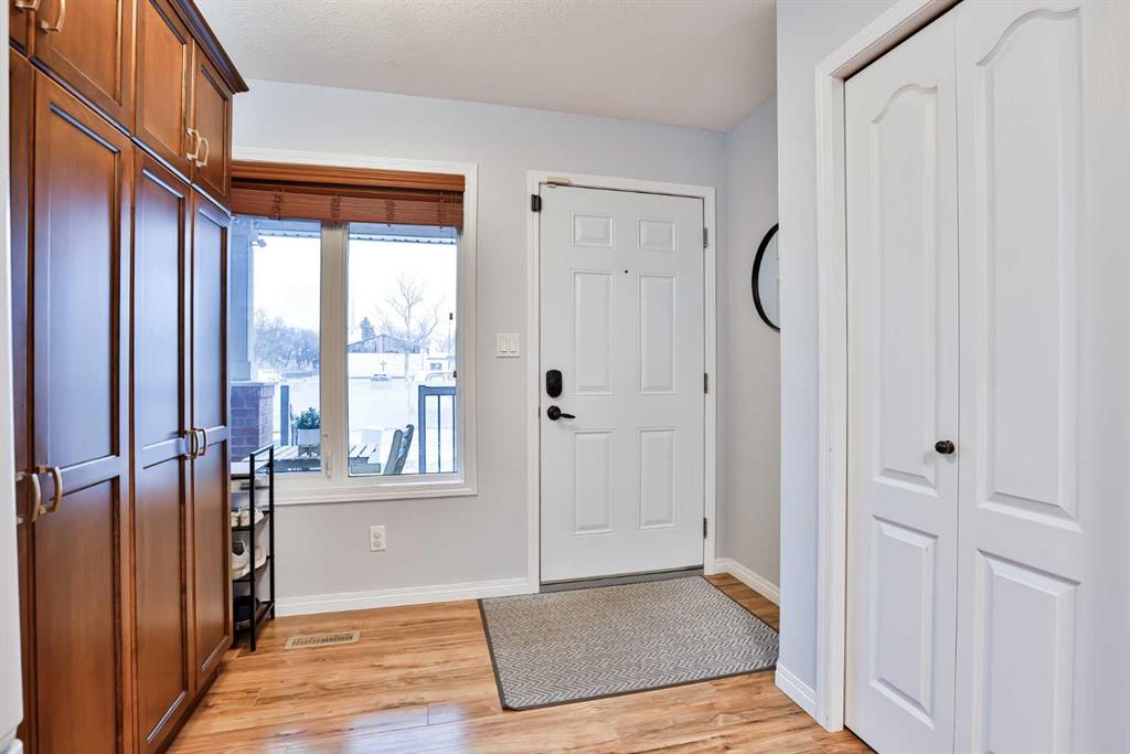 Picture for 4, 641 12A Street N