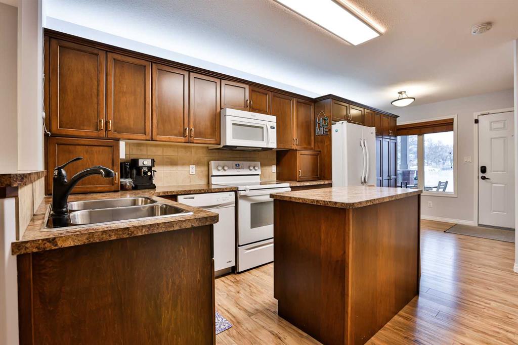 Picture for 4, 641 12A Street N