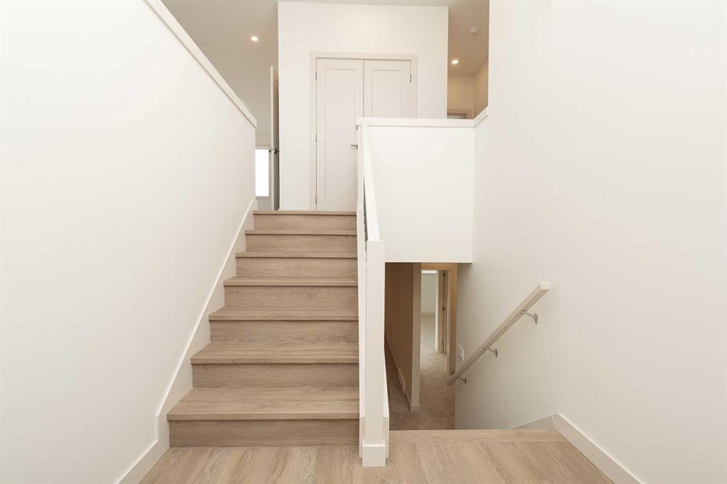 Picture for 566 Malahat Green W