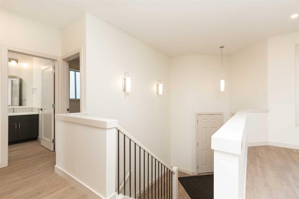 Picture for 566 Malahat Green W