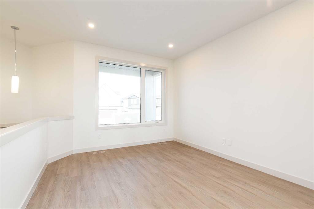 Picture for 566 Malahat Green W