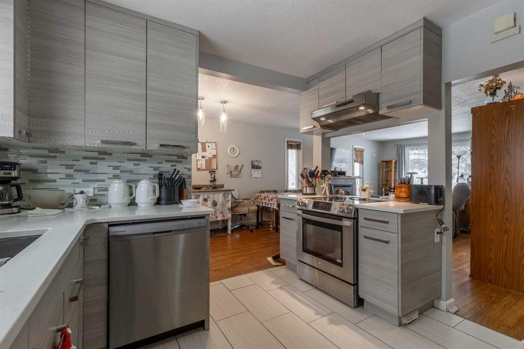 Picture for 819 8 Street S