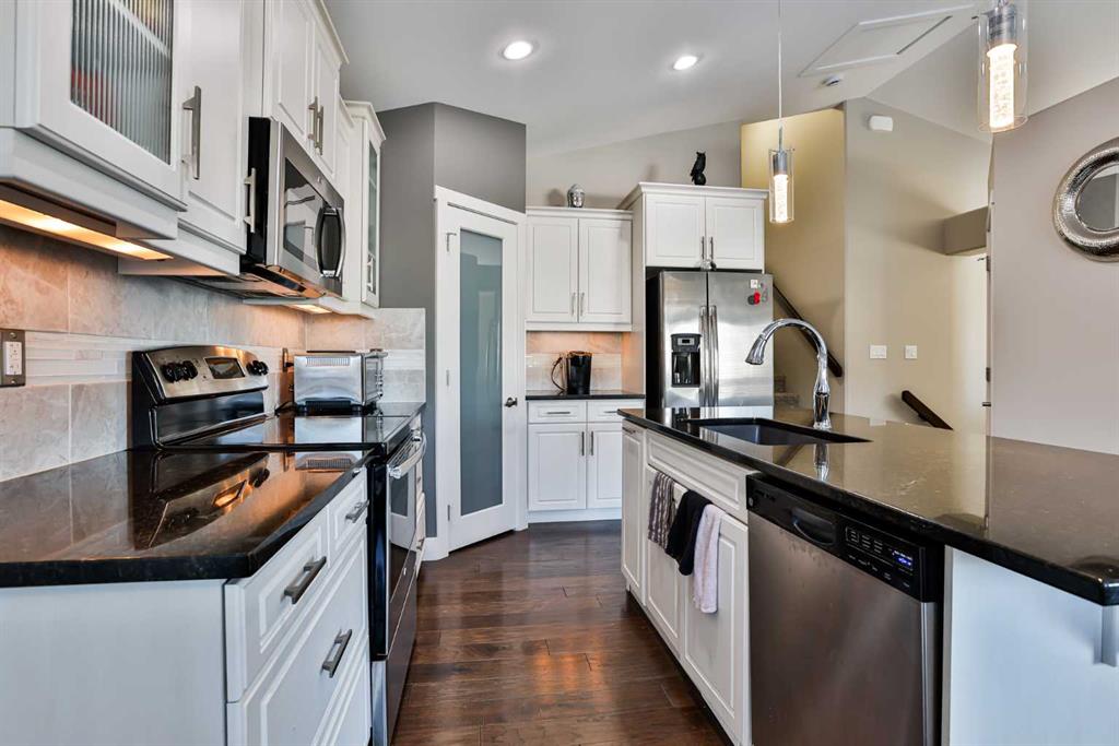 Picture for 517 Sixmile Crescent S