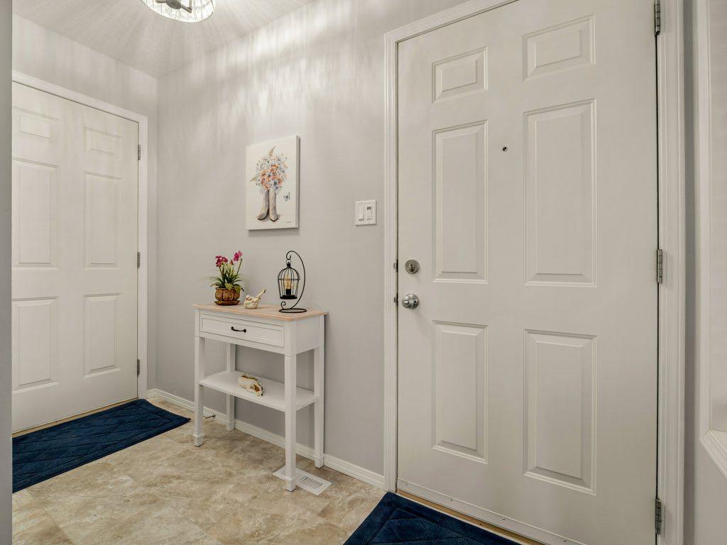 Picture for 61 Rivercrest Court W