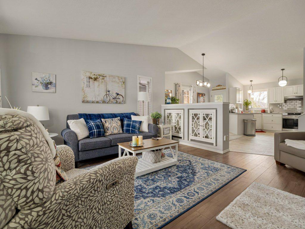 Picture for 61 Rivercrest Court W