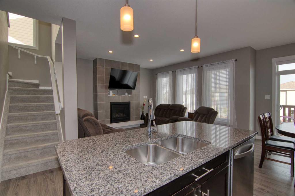 Picture for 559 Moonlight Lane W