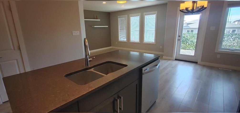 Picture for Main, 518 Devonia Road W