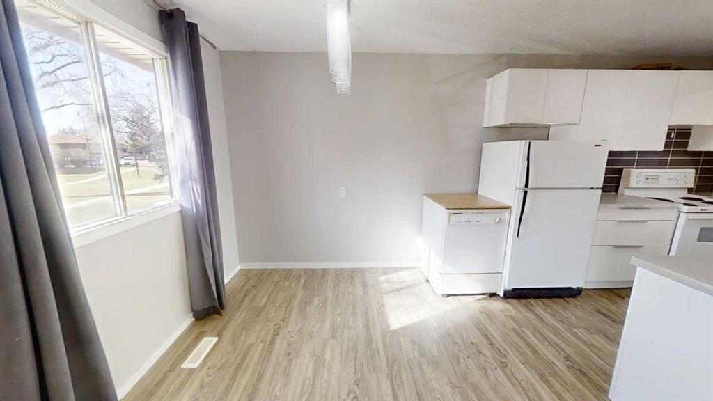 Picture for 55, 5 Acadia Road W