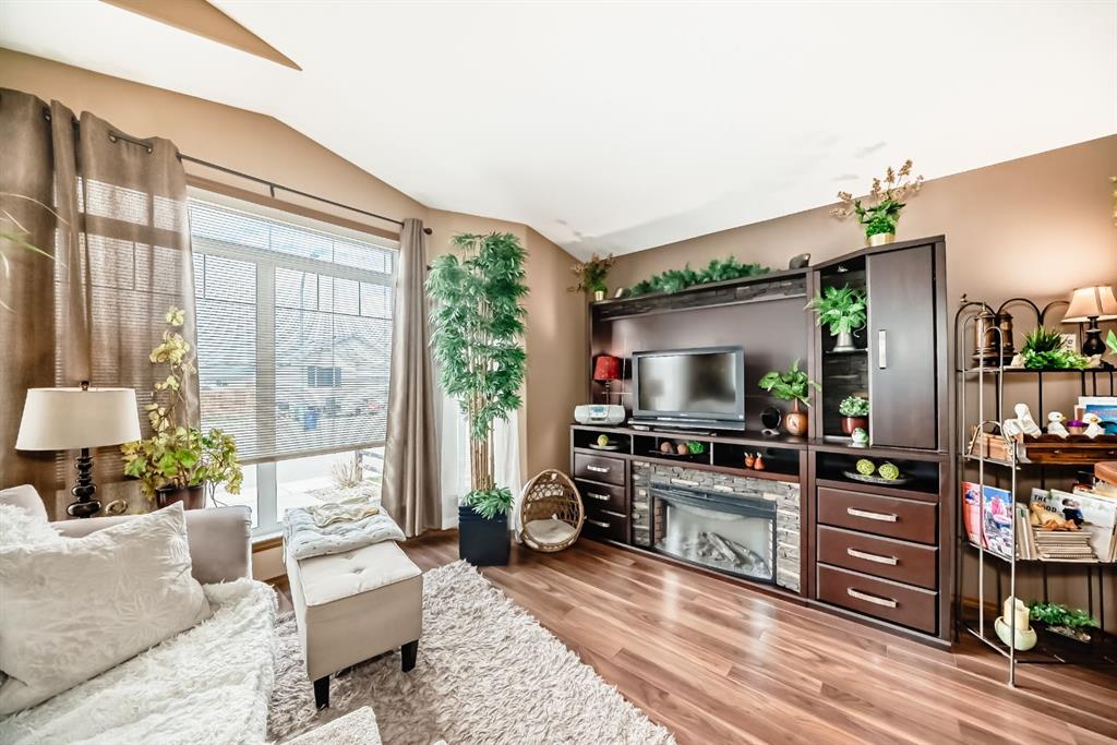 Picture for 493 Squamish Lane W