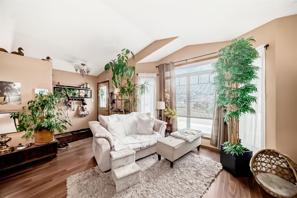 Picture for 493 Squamish Lane W