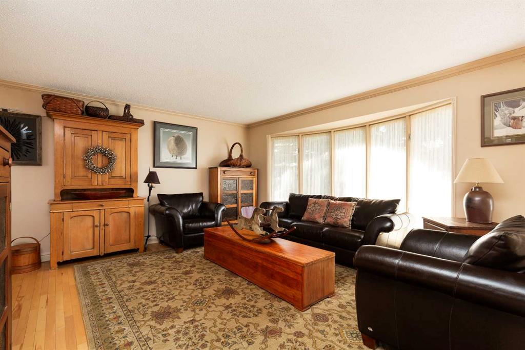 Picture for 41 Simon Fraser Boulevard W