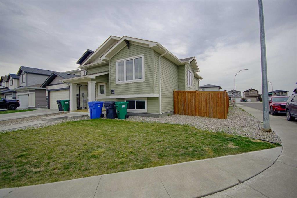 Picture for 643 Moonlight Lane W
