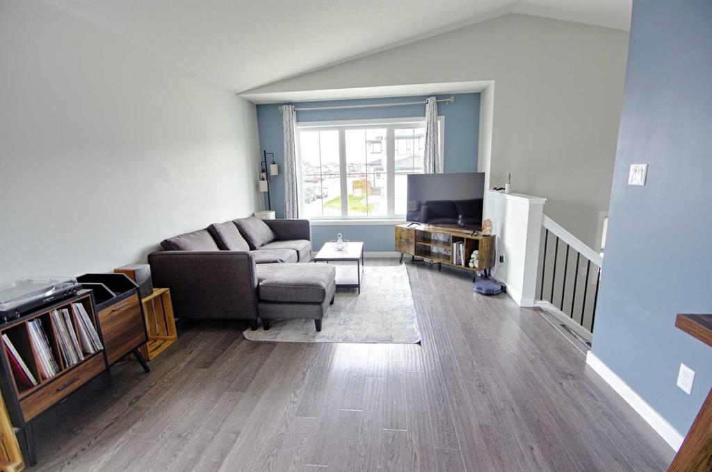 Picture for 643 Moonlight Lane W