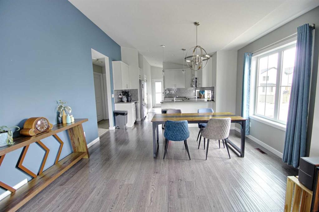 Picture for 643 Moonlight Lane W