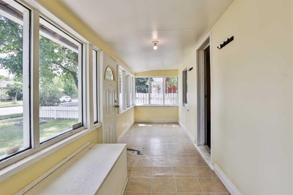 Picture for 318 16 Street N