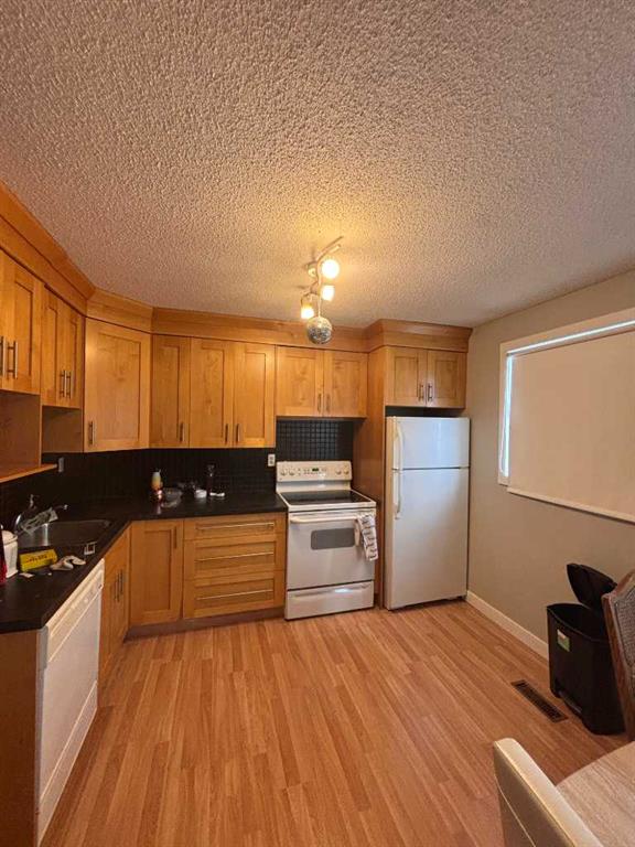 Picture for 62 Carleton Road W