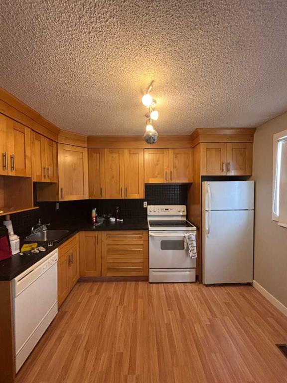 Picture for 62 Carleton Road W