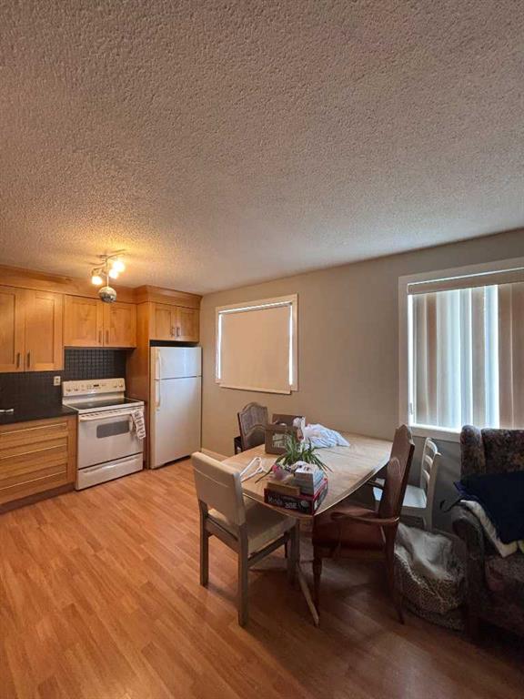 Picture for 62 Carleton Road W