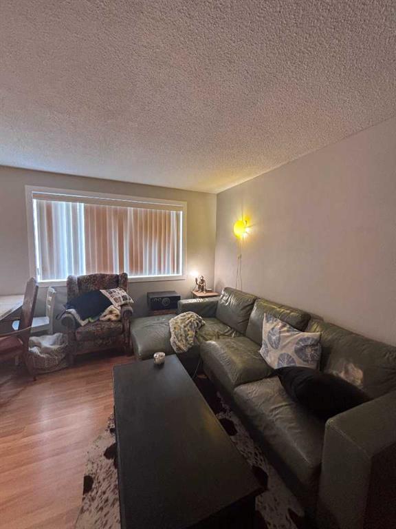 Picture for 62 Carleton Road W