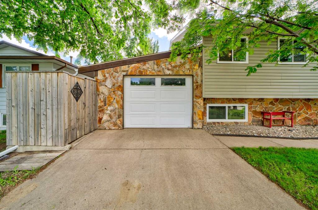 Picture for 110 Temple Boulevard W