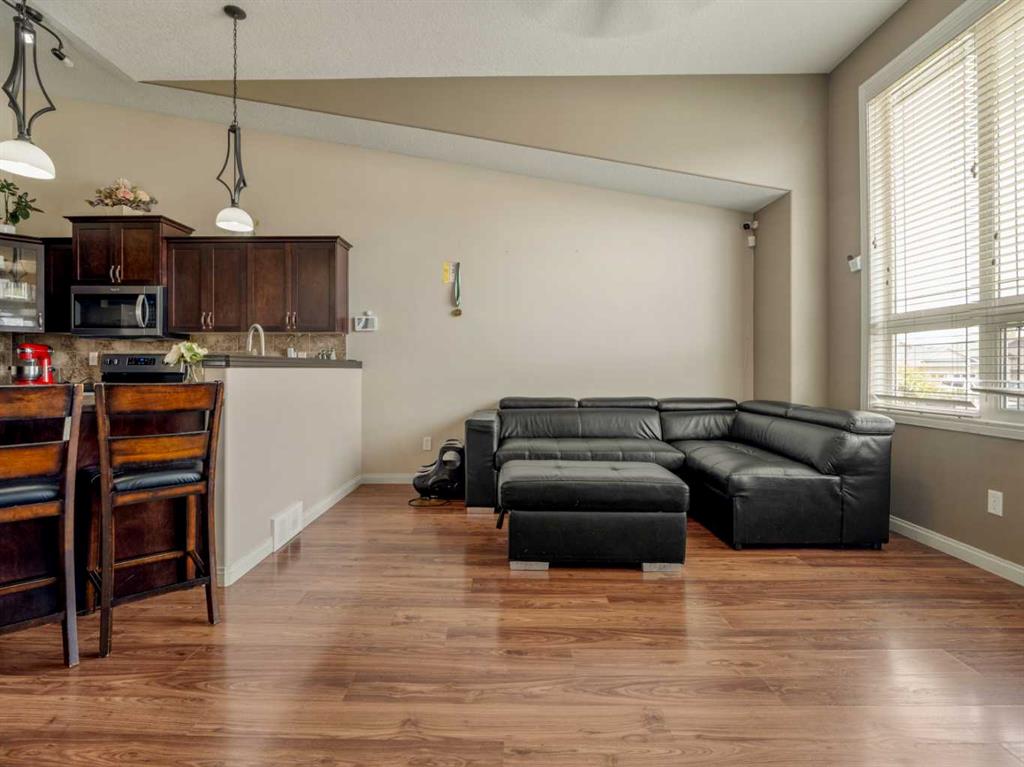 Picture for 554 Margaret Sutherland Crescent N
