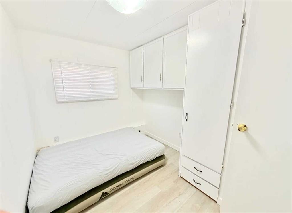 Picture for 18, 2300 13 Street N