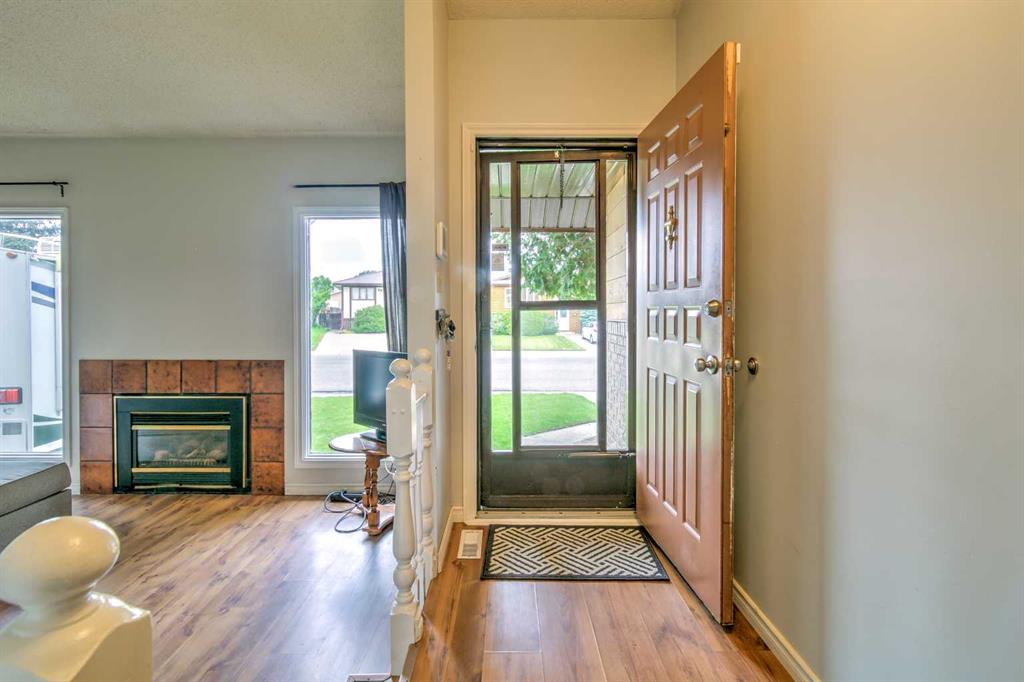 Picture for 84 Erminedale Boulevard N