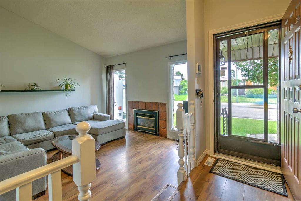 Picture for 84 Erminedale Boulevard N