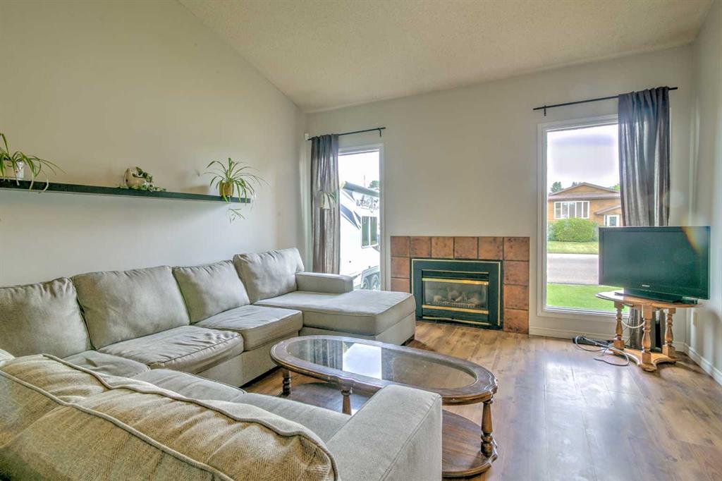 Picture for 84 Erminedale Boulevard N