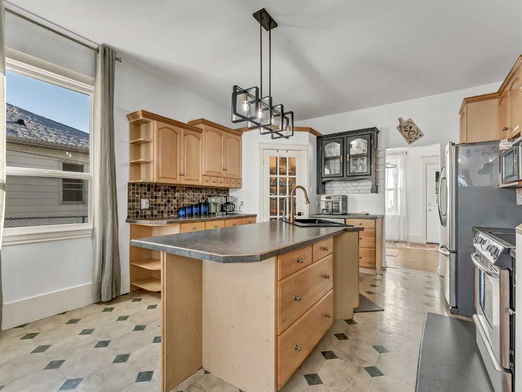 Picture for 27 4 Street SW