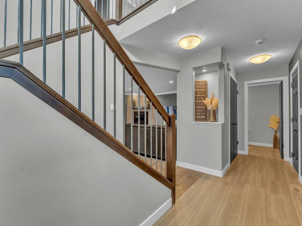 Picture for 391 Sterling Crescent SE