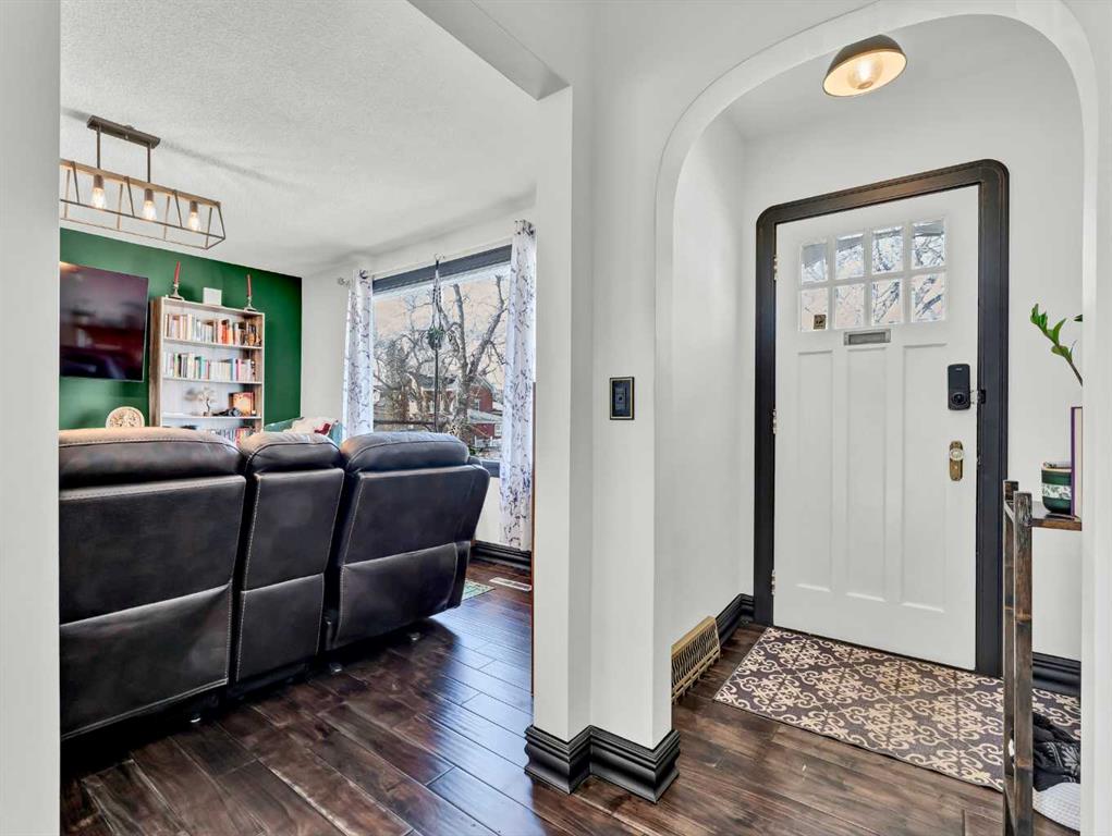 Picture for 411 Belfast Street SE