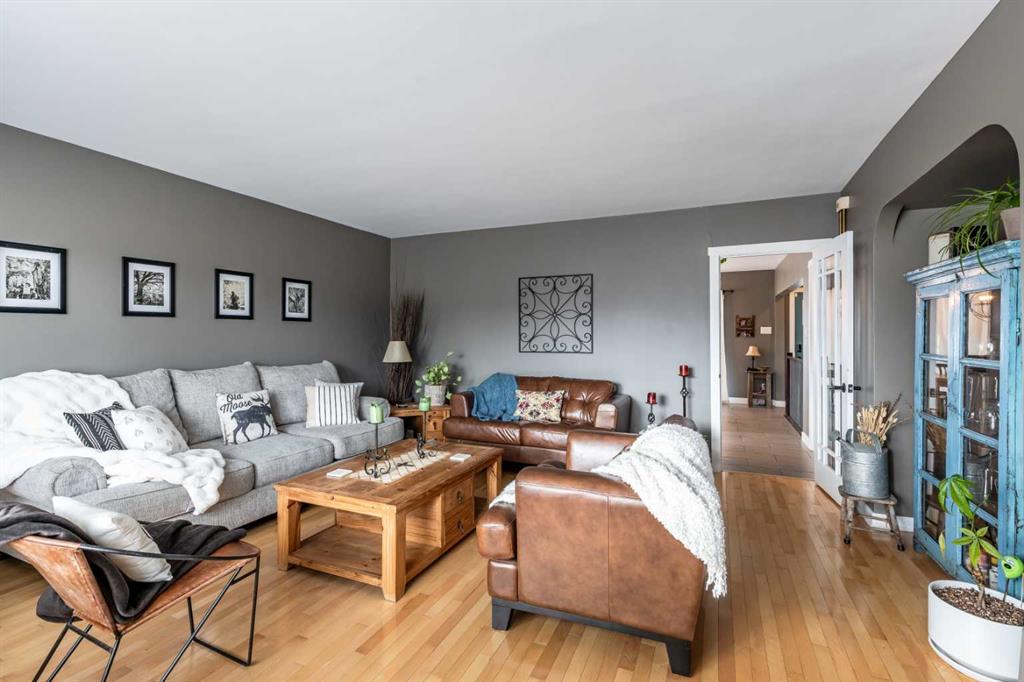 Picture for 278 8 Street SW