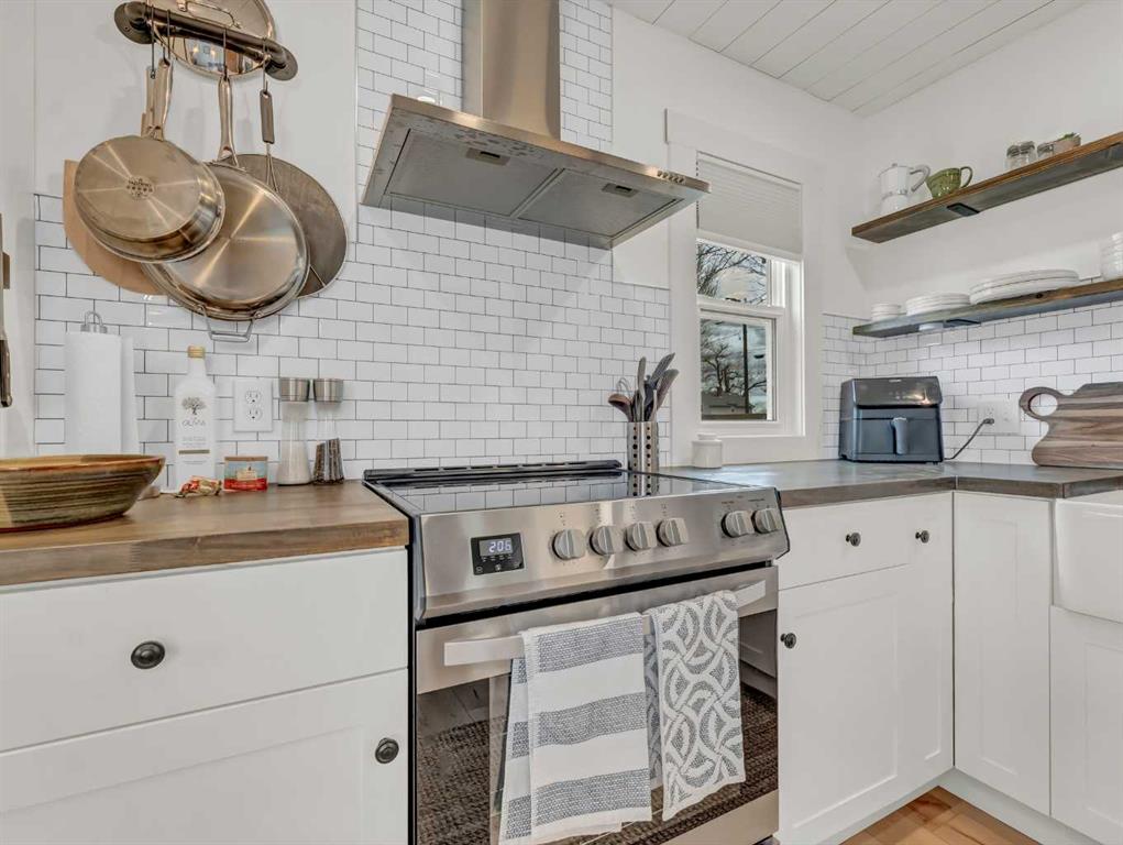 Picture for 167 12 Street SE