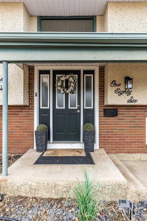 Picture for 186 Hull Crescent NE