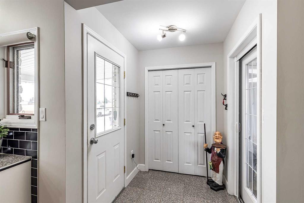 Picture for 890 Hargrave Way NW