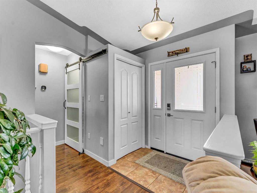 Picture for 32 Spruce Close SE