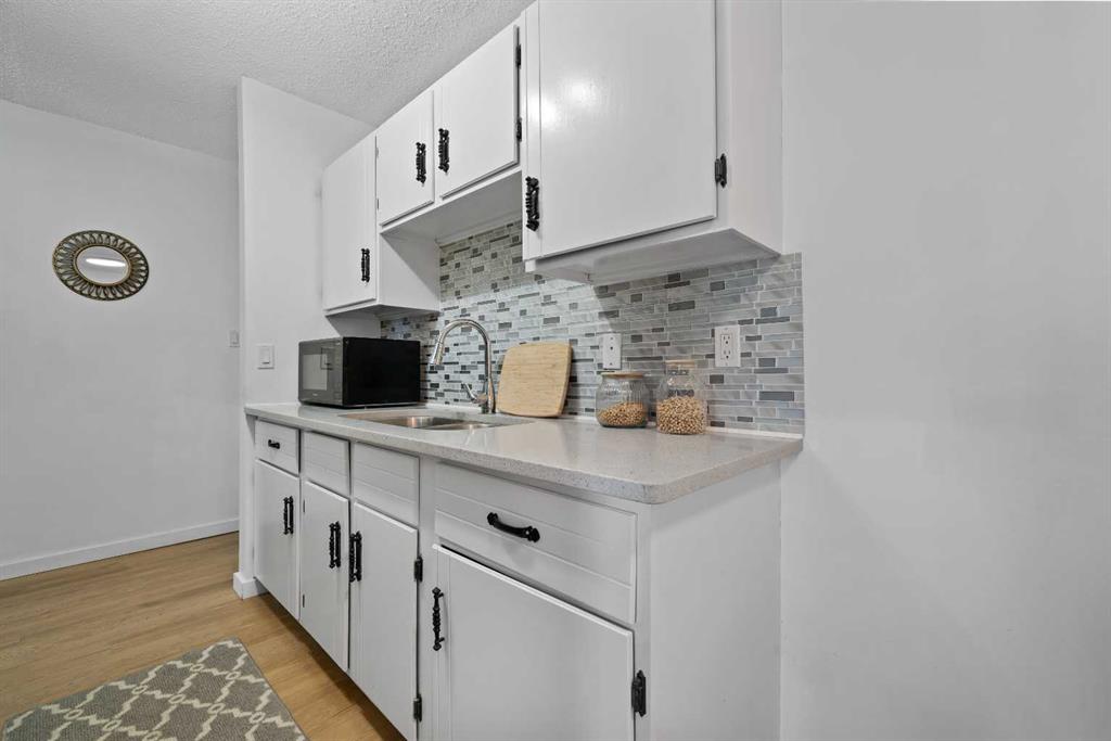 Picture for 202, 2987 Dunmore Road SE