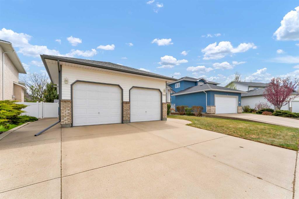 Picture for 208 Perry Crescent NE